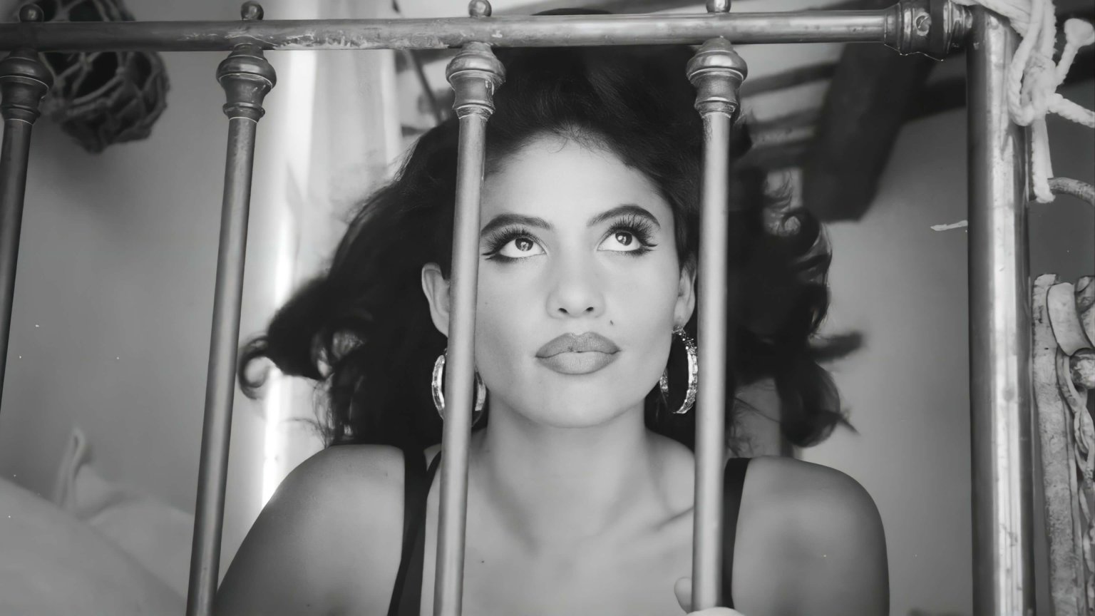 Guess | Timeless Fall '25 Campaign image